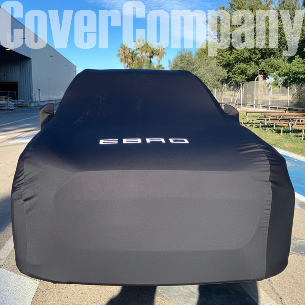 housse noire avec logo ebro sur SUV